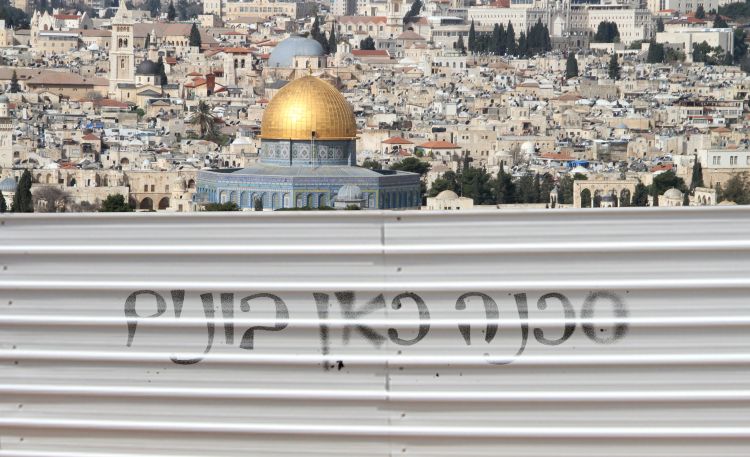מלט ובלוקים, או תפילות וציפייה: איך בונים את בית המקדש השלישי?